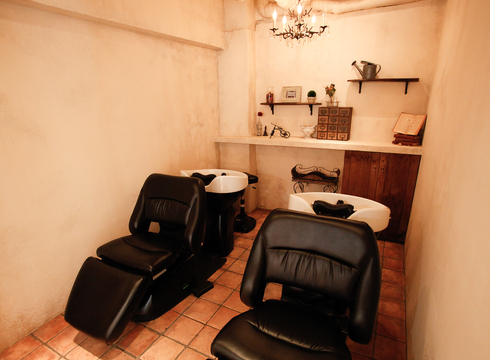 【恵比寿】≪フレックス制≫≪完全マンツーマン≫完全予約制でお客様1人1人を大切にできるサロン！仕事とプライベートもしっかり両立できる環境です！「Dears 恵比寿駅北店（ディアーズエビスエキキタテン）」からスタイリスト（美容師）の求人☆★