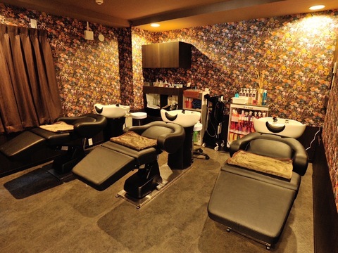 【なんば】≪月8日休み≫≪社会保険完備≫≪早期デビュー可能≫好条件&充実の教育体制！韓国ヘアスタイルとトレンドカラーが人気！「ALICE by Brandnew×LIV 難波店（アリスバイブランニューリヴナンバテン）」からアシスタント（美容師）の求人☆★☆