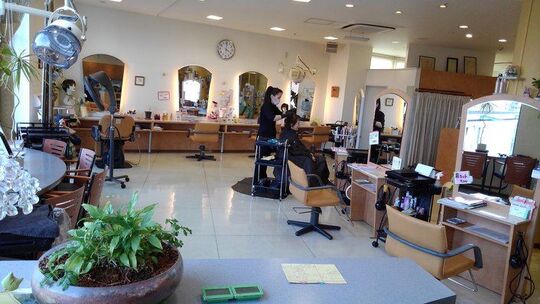 【伊丹駅】≪完全週休2日≫≪社会保険完備≫≪住宅手当あり≫≪20時までに退勤可能≫レッスンは営業時間内に行い、残業はほぼありません！アットホームな雰囲気も魅力的！SHIGE 伊丹ショッピングデパート店（シゲイタミショッピングデパートテン）からアシスタント（美容師）の求人☆★