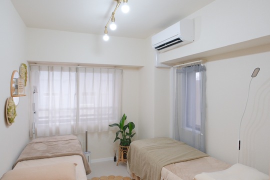 【恵比寿】≪社会保険完備≫≪月22日出勤≫≪土日休み月2回OK≫≪研修中もお給料あり≫≪髪色ネイル自由≫トレンドデザインも扱うオシャレサロン！プライベートと仕事の両立が叶う環境です！「MEIN Salon（マイン サロン）」からアイリスト（まつげエクステ・まつげパーマ・アイブロウ）の求人☆☆