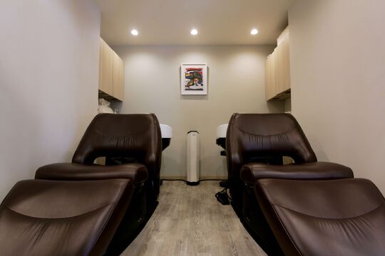 【西梅田】≪土日祝は20時退勤可能≫≪営業中レッスンOK≫≪頑張れば2年でデビュー可能≫≪海外旅行あり≫女性に人気のおしゃれなサロン！しっかりと技術＆接客を学べます！ヘッドスパやヘアセットが好きな方にもおすすめ！「epilogue（エピローグ）」からアシスタント（美容師）の求人☆★☆