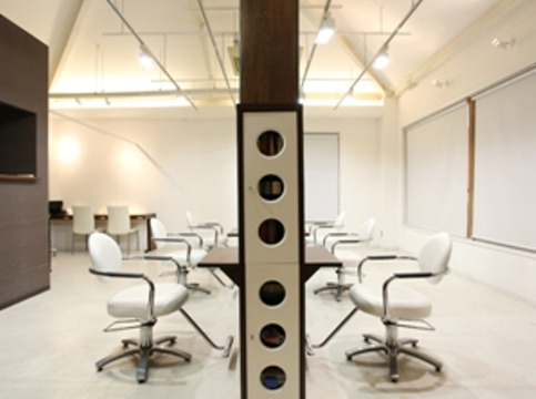 【中山観音】≪社会保険あり≫入客チャンスあり！一人一人のお客様にしっかり関われる！食事会やバーベキューをしたりとスタッフ仲が抜群のアットホームサロン「MYU（ミュー）」からスタイリスト（美容師）の求人☆★☆