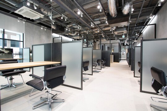 【下北沢】◆最低保障給あり・撮影ブース完備◆トレンドヘアーをウリに、業界屈指の集客力でたくさんのお客様を担当できます！ITを駆使し、業界をリードするサロン「IT by ALBUM 下北沢店（アイティーバイアルバムシモキタザワテン）」からスタイリスト（美容師）の求人☆★