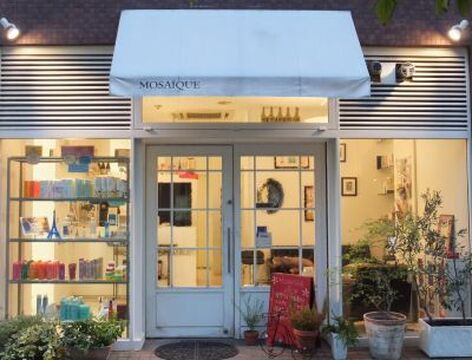 【東三国】【社会保険完備・育休・産休制度アリ】未経験・通信生・新卒生OK★長く働ける環境をお探しの方にオススメ！！セミナーの講師活動をされているオーナーさんなのでしっかり技術を学べる環境のヘアサロンMOSAIQUE（モザイク）からアシスタント（美容師）の求人☆★☆