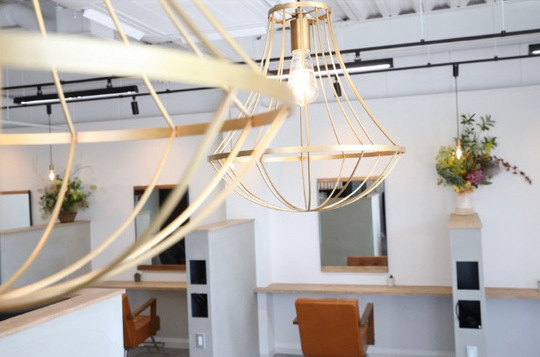 【徳重】◆ママさん歓迎・完全週休2日制・社会保険完備・19時台に退勤可能◆幅広い年齢層のスタッフが活躍中！ゆったりと自身の希望に合わせて勤務が可能です。サロンワーク中心でプライベートも充実させられる「Renata hair Caro（レナータヘアーカロ）」スタイリスト（美容師）の求人☆★