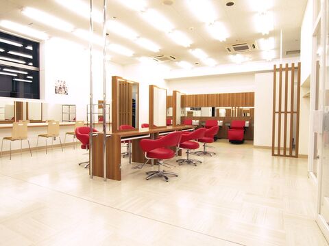 【赤間】＜完全週休2日制＞＜社会保険完備＞全国に展開するヘアサロン！高月給を目指せる◎歴史と実績のある会社なのでずっと美容師を続けて行くことが可能ですよ！「Shampoo ビバモール赤間店（シャンプー ビバモールアカマテン）」からスタイリスト（美容師）の求人☆★