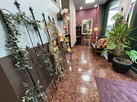 【玉造】≪週2日～OK、土日休みOK、主婦の方大歓迎！≫≪日曜定休日あり≫≪月8日休みOK≫≪社会保険完備≫≪19時迄に退勤可能≫≪営業中レッスン&最短1年半デビュー≫地域密着の人気ヘアサロン！仕事もプライベートも充実できる体制です！「As GROW HAIR（アズグロウヘアー）」からアシスタント（美容師）の求人☆★☆