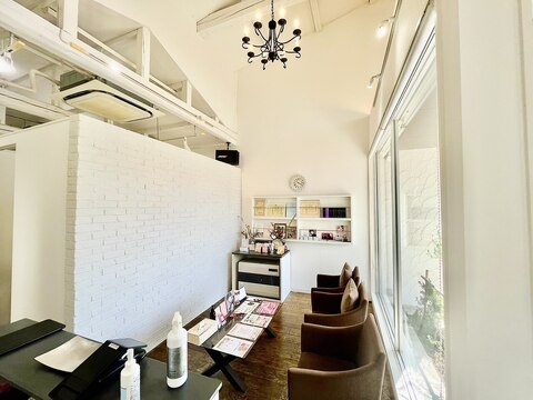 【西新発田】◆17時で営業終了・社会保険完備◆最新技術含め、幅広い技術提供をしています！美容師免許があればサロンワーク経験が無くても、安心の研修制度あり！「eyelash fluffy（アイラッシュフラフィー）」からアイリスト（まつげエクステ・まつげパーマ・アイブロウ）の求人☆★