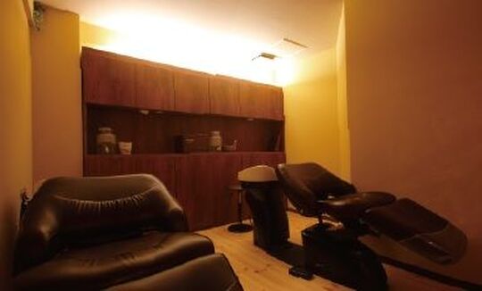 【六本松】≪社保完備・月給25万円～・月休8日・​産休育休制度あり・ブランクありでもOK・ゆとりをもった予約制・スタイリストオンリー≫リモート自由参加の講習！待遇だけでなく一緒に働く仲間同士、仲が良いのも魅力のひとつ！福岡エリアで店舗展開中の高条件、福利厚生充実のヘアサロン「kirut（キルト）」からスタイリスト（美容師）の求人☆★☆