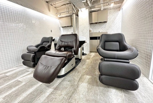 【京都駅】■フリー売上40％還元／指名売上45〜55％還元■全国展開する人気サロンの新ブランド！ヘアケアメニューをウリに個室でゆったりお客様と関われます！「ANGELICA Labo spa&treatment（アンジェリカラボスパアンドトリートメント）」からスタイリスト（美容師）の求人★☆