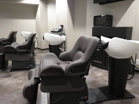 【松戸駅】≪完全週休2日制≫≪住宅手当あり≫髪質改善メニューで多くのお客様から支持されています！新規のお客様が多数来店！小規模少人数の高単価サロン！「Nerine 松戸駅西口 きてみてまつど通り店（ネリネマツドエキニシグチキテミテマツドドオリテン）」からスタイリスト（美容師）の求人☆★