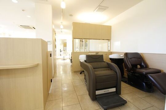 【南草津】≪月7,8日休み≫≪社会保険完備≫休みも多めでプライベートも充実♪近隣の若い世代のお客様方から多数の支持を得ているナチュラル系癒しサロン「ACCOLE milieu（アコレミリュー）」からスタイリスト（美容師）の求人☆☆