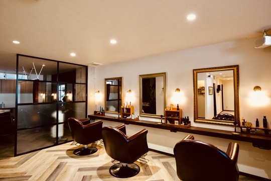 【ナゴヤドーム前矢田】◆駅徒歩1分の路面店1F◆社会保険完備◆名古屋市東区地域ナンバーワンの給与還元率！最大65％バック！ミーティング無し・残業無し・営業後の練習無し！エリアトップクラスの休日数、月10日休み＋有給等で年間130日の休日も可能！能力に応じて時給は1200～1800円、パートスタイリストも歓迎です。「Voglio（ヴォリオ）」からスタイリスト（美容師）の求人☆★☆