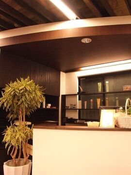 【西明石】≪営業中レッスンOK≫≪20時までに退勤可能≫デビューまでは約3年を目途としており、オーナーからマンツーマンで指導してもらえる環境です！アットホームサロン「Reach Out（リーチ アウト）」からアシスタント（美容師）の求人☆☆