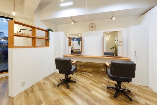 【福島】≪完全週休二日制≫フレキシブルな働き方の相談が可能です！新規やフリーのお客様は優先的に入客していただきます。スタイリストのみでマンツーマンでお客様に関われます。全席半個室サロン「home 〜le berceau〜（ホームルベルソ）」からスタイリスト（美容師）の求人☆☆