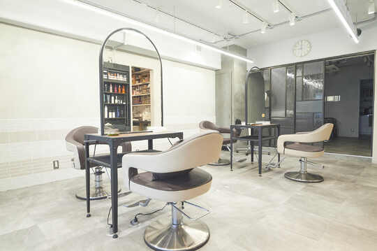 【吉祥寺】≪完全週休2日制・産休育休実績あり・客単価10000円以上≫福利厚生が充実しているサロン！女性が長く働きやすい環境です！「Rushell plaisir（ラッシェルプレジール）」からスタイリスト（美容師）の求人☆☆