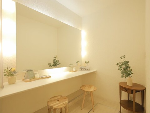 【四条烏丸】≪未経験OK！≫≪社会保険完備≫≪月2回土日祝休みもOK≫≪実働8時間+休憩1時間≫≪東京にも店舗があり、ご希望の方は出張OK！≫プライベートとサロンワークが両立できる！！隠れ家お洒落サロン「Nono.（ノノ.）」からアイリスト（まつげエクステ・まつげパーマ・アイブロウ）の求人★☆★