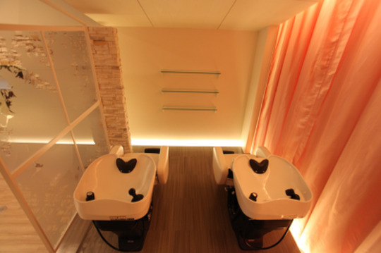 【西院】◇◆カット入客チャンス有り◆◇地域密着型でじっくりお客様と関わっていきます。大型サロンのような固い決まりなども有りませんし、無理な時間拘束も有りません！日々の喧騒から離れ、ゆったりと時間が流れるサロン「uniQue（ユニーク）」からスタイリスト（美容師）の求人☆★☆