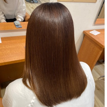 【岡場】≪社会保険完備≫≪完全週休2日制≫≪有給休暇あり／月1日土日消化OK≫≪ウィッグ代支給あり≫安心の待遇で長く勤務してもらえます！レッスンをしなければ18時過ぎには退勤出来るので体力的にも無理なくデビューを目指せます！お子さんの居るママさんも大歓迎！安心して働いてもらえますよ！「Arco Iris（アルコイリス）」からアシスタント（美容師）の求人☆★☆