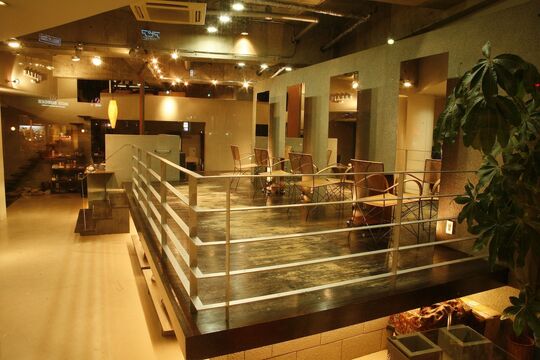 【逆瀬川】≪有給休暇あり≫≪選べる休日数≫≪月給18.5～22万円≫≪社会保険完備≫お客様に寄り添う丁寧な接客で人気！若者からママさんまで幅広い世代に愛されてます。デビュー後は時短勤務もあって将来も安心の「SARAJU 逆瀬川店（サラジュサカセガワテン）」からアシスタント（美容師）の求人☆★