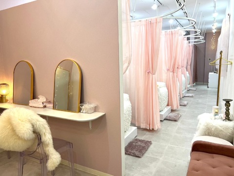 【大阪駅】≪正社員・パート・業務委託から選べる！≫≪最低保証給あり≫≪髪・ネイル自由≫新規顧客が多いため、集客の心配なし！正社員でも土日の取得可能なので、プライベートも充実できるサロン「MII（ミィ）」からアイリスト（アイデザイナー・まつげエクステ）の求人☆☆