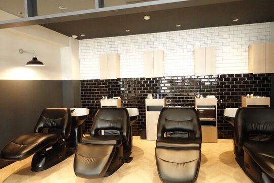 【古市】≪平均月給30万円以上≫≪完全週休2日制≫≪社会保険完備≫地域密着型の大人気ヘアサロン！美容師として長く活躍出来る環境であり、スタッフを大切にし、将来を一緒に考えてくれる会社です！店長・幹部候補も募集中！「CHARME de granci.（シャルムドゥグランシー）」スタイリスト（美容師）の求人☆★