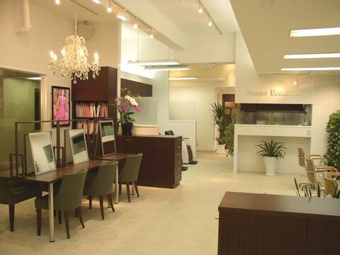 【三宮】≪20時までに退勤可能≫ダメージレスに特化したメニューで、幅広い層の女性のお客様から支持されているお店！遅くまで残る事も無いので自分の時間もしっかり持てます「Brunette（ブルネット）」からスタイリスト（美容師）の求人☆☆