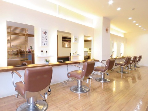 【千早】≪社会保険完備・高月給20万円・営業中のレッスンOK・早期スタイリストデビュー可能≫働きやすい環境をお探しの方にオススメ！！退勤時間も早いのでお仕事とプライベートを両立する事ができる「Hair Make Klar（ヘアメイククラール）」からアシスタント（美容師）の求人☆★☆