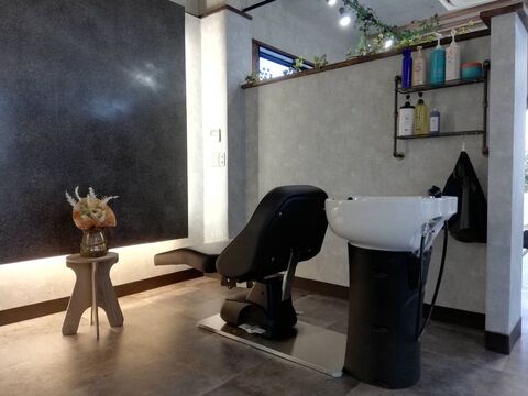 【道明寺】完全週休2日制、社会保険完備＆退社18:00。女性が長く働ける環境が整っています！女性スタッフオンリーサロン「FLEURIR by cherie（フルリールバイシェリー）」からスタイリスト（美容師）の求人☆☆