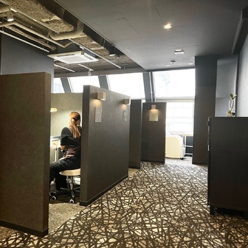 【天神】≪月8日休み・社会保険完備・育休産休制度（実績あり）・第1、第3日曜日が定休日・実働8時間≫プライベートも充実させながらメリハリをつけて働ける！！あなたの頑張りをしっかり評価します！デザインの幅広さが大人気なサロン「Unnails Free（アンネイルズフリー）」からネイリスト（ネイル）の求人☆☆