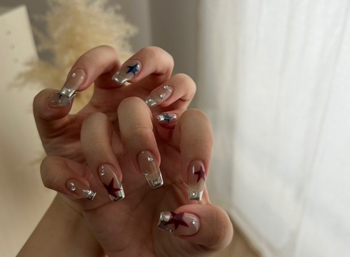 【北大路】≪ネイリストとして実務経験が1年以上ある方の募集≫≪土日休みや連休もOK≫施術時間やメニューなども自分で決めていけるのでやりがいを持って働いていける環境！豊富なメニュー展開で単価アップも狙いやすい！「FLOPNIK NAIL EYELASH（フロップニクネイルアイラッシュ）」からネイリスト（ネイル）の求人☆★☆