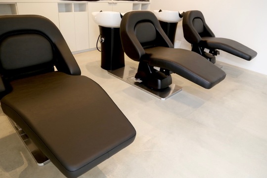 【昭和町】≪月給28万円〜≫≪平均退社時間19時＆夜レッスン基本無し≫≪月8日休み＆土日の休み希望OK≫≪選べる給与システム≫目標達成ボーナスあり！メリハリをつけて、働きやすい環境を整えています！ママ美容師さん歓迎◎時短勤務あり☆「TSUBAME HAIR（ツバメヘアー）」からスタイリスト（美容師）の求人☆☆