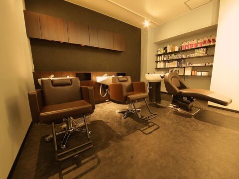 【王寺】≪月7,8日休み≫≪月給18万円〜≫≪社会保険完備≫最短1年でデビュー可能！充実した福利厚生が魅力！スタッフさん同士仲が良く離職率が低い！Lian hair（リアンヘアー）からアシスタント（美容師）の求人☆★