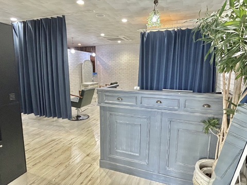 【椥辻】≪レッスン時間はご自身で申請≫≪最短1年以内にスタイリストデビューも可能≫≪完全営業時間内レッスンOK≫≪平均18:30分退社≫≪アシスタント専任もOK≫講師経験もあるオーナー在籍の人気サロンで勤務してみませんか？「&dy（アンディ）」からアシスタント（美容師）の求人☆★