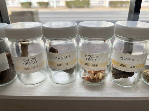 【芦屋】≪社会保険選択可能≫≪完全週休2日！≫≪19時退勤可能≫≪休み希望日や時間帯などなんでも相談可能！≫≪ジュニアスタイリストも大歓迎！≫生薬や植物エキスから作られている薬剤を使用！スタイリストでも不安な技術を学べる！「髪と健康を育む美容室 en  grey（カミトケンコウヲハグクムビヨウシツ アン グレイ）」からスタイリスト（美容師）の求人☆★