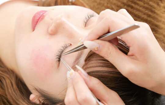 【三国ヶ丘】≪未経験から研修OK≫≪掛け持ちありor掛け持ちなし選択可能≫≪平均月給33万円以上≫≪土日最大月2回取得可能≫≪髪色、ネイル自由≫≪社会保険完備≫最高水準の待遇を誇るサロンです！「Lila 三国ヶ丘店（リラミクニガオカテン）」からアイリスト（まつげエクステ・まつげパーマ）の求人★☆★