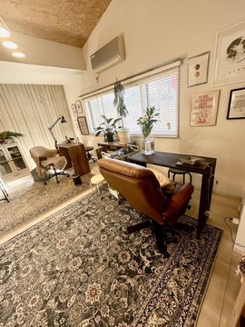 【恵比寿】≪土日休みOK≫≪連休取得OK≫≪完全自由出勤制≫≪ママさんの応募歓迎≫≪高還元率≫個人の意見を尊重し合え、新しい環境で力を試したい方、独立を目指す方も応援！頑張った分だけしっかり稼げて自分らしい働き方ができる環境！「emma land（エマランド）」からネイリスト（ネイル）の求人☆☆