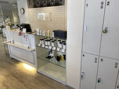 【門戸厄神】≪月給25万円～≫≪社会保険完備≫≪月8.9日休日≫≪土日やすみも相談可能≫働きやすい環境とおしゃれな雰囲気が人気！頑張り次第でどんどん収入アップを狙えます！「waves（ウェイブズ）」からスタイリスト（美容師）の求人☆★