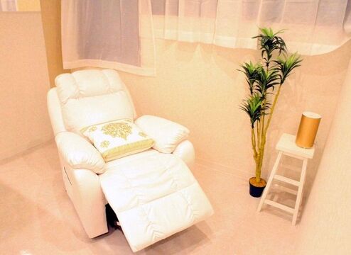 【恵比寿】≪社会保険完備・賞与あり・頑張り次第でしっかり還元するシステム≫こだわりのあるおしゃれで可愛い店内です。一人ひとりのお客様にじっくり関われる「Aries 恵比寿店（アリーズエビステン）」からアイリスト（アイデザイナー・まつ毛エクステ）の求人★☆★