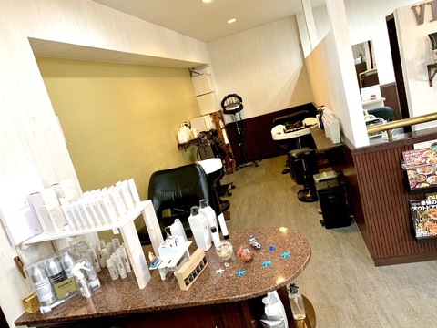 【姫路駅】≪月給20万円以上≫≪月8日休み≫≪社会保険完備≫≪有給休暇あり≫働きやすい待遇とその人に合わせたレッスンカリキュラムで効率良く技術を学べます。最短で1年半でのスタイリストデビューも可能！頑張った分はしっかりお給料に還元されるお店！ママさん美容師さんも大歓迎！「vivid R（ビビッドルーア）」からアシスタント（美容師）の求人☆★