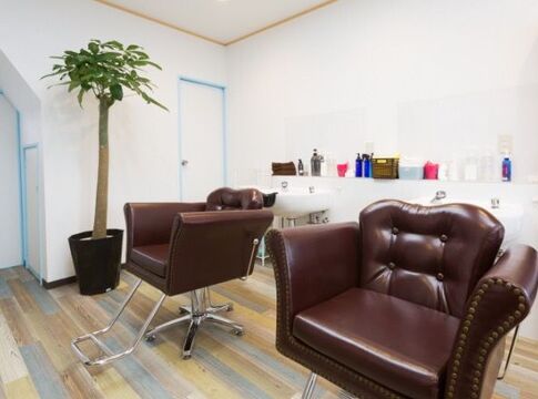 【北助松】日曜祝日が定休日！夕方までの勤務OK！子育てママさん歓迎のパートサロン『Cut House MG elua（カットハウスエムジーエルア）』からスタイリスト（美容師）の求人☆☆