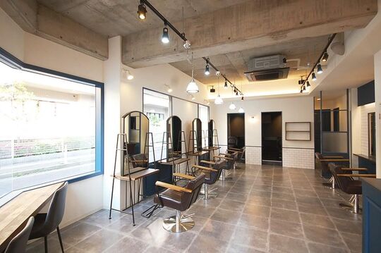 【板宿】≪完全週休2日（日曜月曜定休）≫≪平均退社時間17時≫≪エイジングケア・ヘッドスパが自慢≫大人の女性のためのエイジングケア専門店！プライベートも充実でき、頑張った分の還元もしっかりあります◎ブランクのある方やママさんでも長く仕事を続けられるサロンですよ！「HALLY 板宿店（ハリーイタヤドテン）」からスタイリスト・スパニスト（美容師）の求人☆★