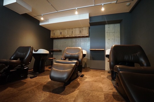 【堺東駅】≪月給22万スタート！≫≪完全週休2日制or定休日＋1日休み≫≪社会保険完備≫≪営業中レッスン可能≫プライベートも充実、人間関係良好、カリキュラムもしっかりしているアットホームなサロンです！メイク・着付け・スパも学べます！「ROCCA hair eje.（ロッカ ヘア エジェ）」からアシスタント（美容師）の求人★☆