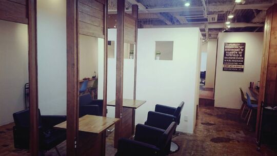 【近鉄八尾】リーズナブル×ハイクオリティー！！入客チャンス！市内中心地で活躍されたオーナーが立ち上げた、ハイトーン、ブリーチカラーが得意なサロン「Root Hair（ルートヘアー）」からスタイリスト（美容師）の求人☆★☆