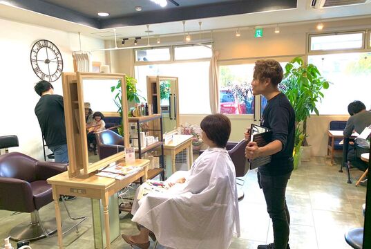 【小野駅】≪月給21万円or23万円スタート≫≪社会保険完備≫≪土日休みもOK≫≪有給休暇あり≫≪19時に退勤可能≫営業時間内のレッスンで効率よく学べます！抜群の待遇と髪質改善が人気の地域密着型サロン「Materica Hair Design（マテリカへアーデザイン）」からアシスタント（美容師）の求人☆★☆