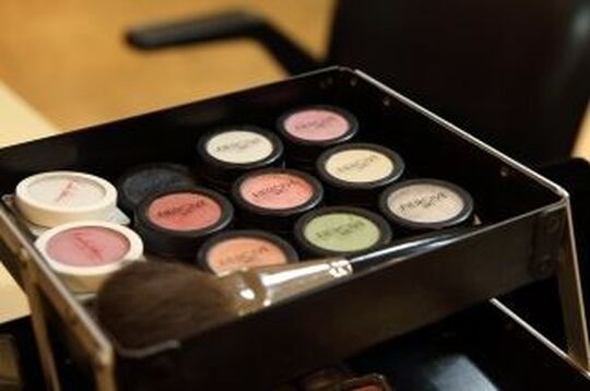 【高槻】クチコミでも高い評価を受けています★≪時短社員も相談OK≫一人一人の髪質に合わせて提供する骨格補正カット技術が人気の秘訣！30代OLさんなど、美意識の高い世代が通うサロンQUADE+m (クアドエム)からスタイリスト(美容師)の求人☆★☆