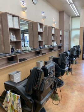 【苫小牧駅】≪社会保険完備≫幅広い年齢のお客様が来店される理容室！パート・アルバイトも募集中！「理容アイリス（リヨウアイリス）」からスタイリスト（理容師）の求人☆★