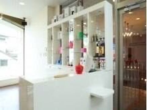 【庄内】≪有給休暇、年末年始休暇あり≫≪月給25万円〜！≫≪19時過ぎに退勤可能≫≪車、バイク通勤も手当支給！≫アットホームなので和気あいあいと働ける！「corsa hair design（コルサヘアーデザイン）」からスタイリスト（美容師）の求人★★