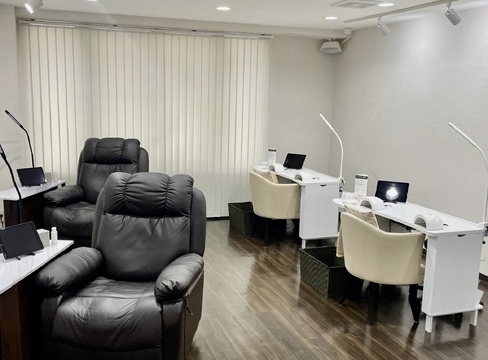 【東銀座駅】≪月給30万円以上のスタッフも在籍・社会保険完備・月8日休み≫講師活動をしているスタッフさんから技術指導あり！教育体制が整っているネイルサロン「Erfolg 銀座（エアフォルクギンザ）」からネイリスト（ネイル）の求人☆☆