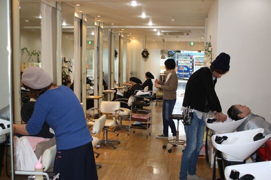 【阪神御影】≪毎週日曜休みも可能≫≪月6,7休みは月給24万円スタート!!≫≪平均退社19時♪≫産休育休など、女性に働きやすい環境を整えていますよ♪あなたのライフスタイルにあわせた働き方を選択できる“marry’s（マリーズ)”からスタイリスト（美容師）の求人☆★☆